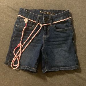 Girls V‎ Gold short size 7